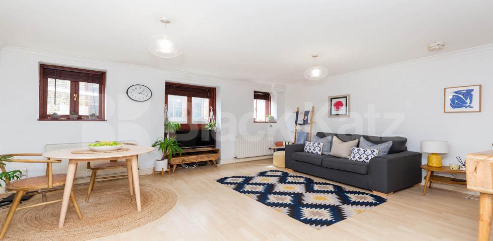 Situated in a prime location the property offers a sun trap roof terrace Swan Yard, Highbury & Islington 